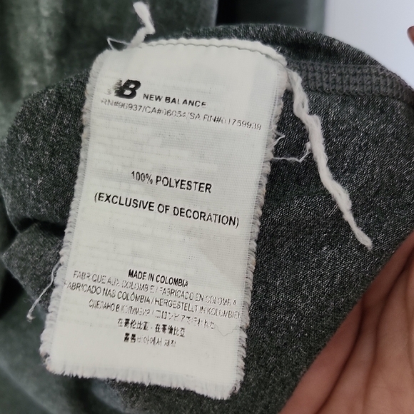 New Balance Men's Charcoal Long Sleeve Tee - Picture 4 of 4